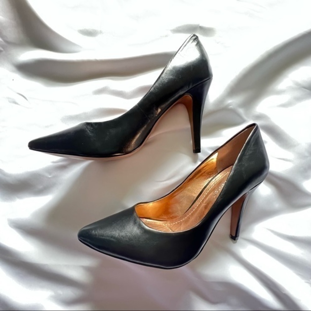 Bcbgeneration Black Leather Pointed Toe Heels 8b.… - image 2